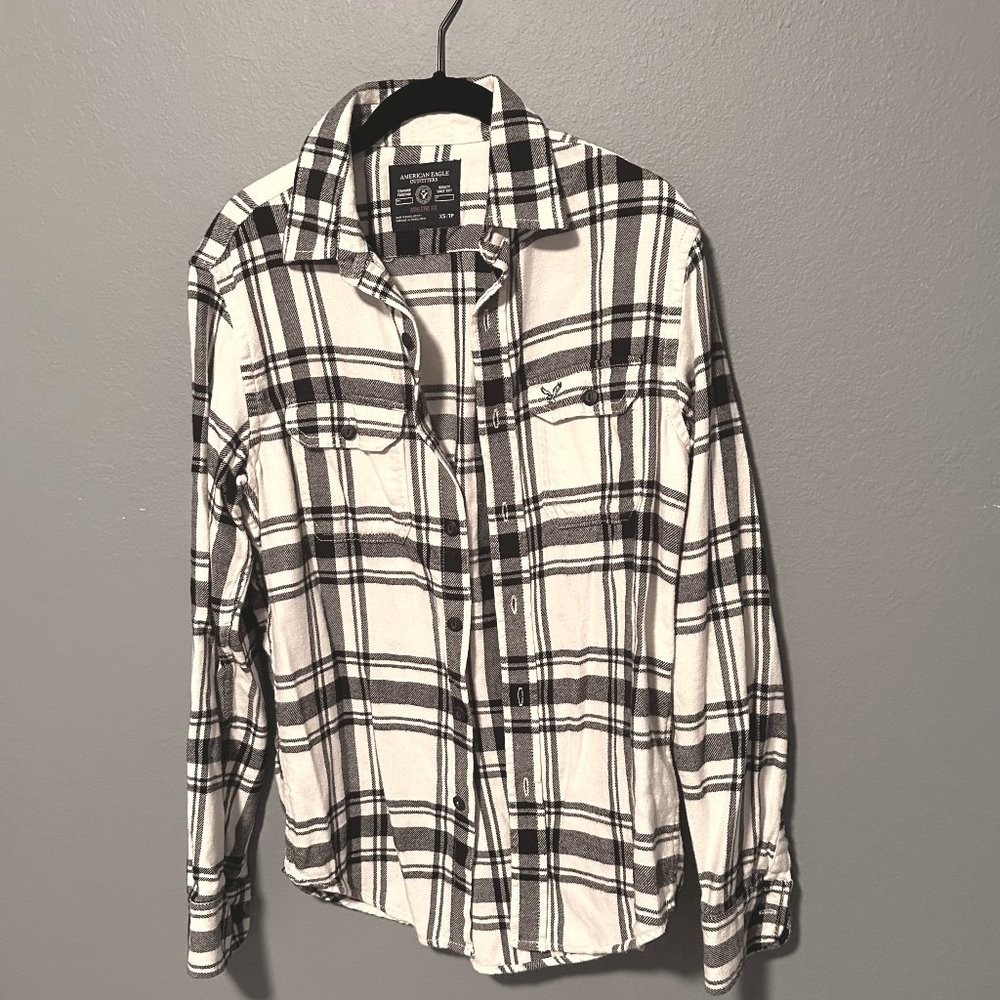 American Eagle Plaid Button-Up Long Sleeve Shirt XS